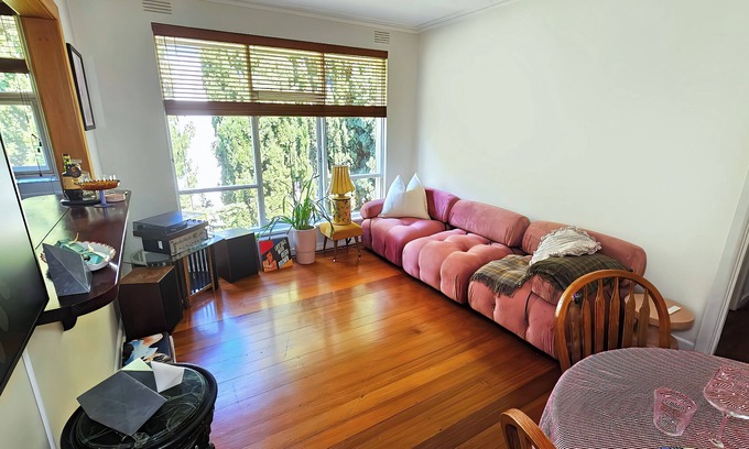 St Kilda West Apartment | Quirky, quiet, tree-nestled apartment in the heart if St Kilda