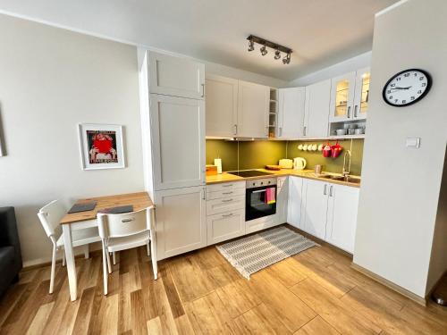 Zabki Apartment | Różana Apartment with Parking