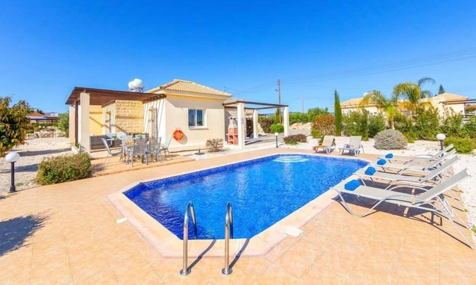 Latchi Villa | R 5002 Villa Andreas with Dining Facilities,Comfortable Seating & Dishwasher.
