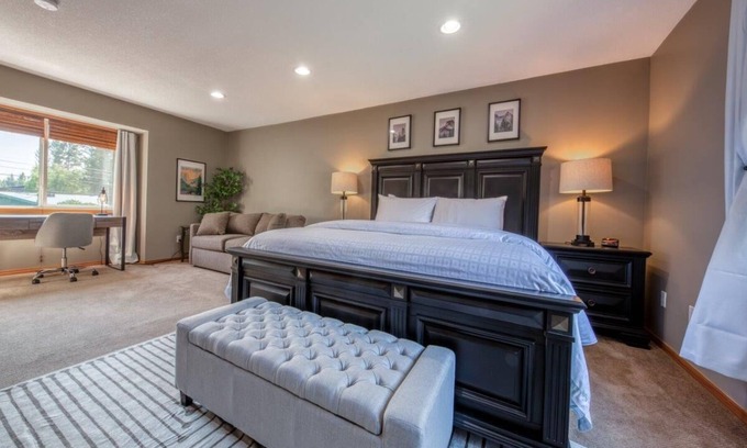 East Kootenay House | Radium 5BR Home | Ping Pong, Foosball, & Gazebo