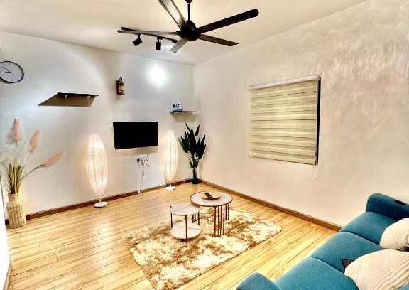 Bukit Rambai House | Raees Homestay