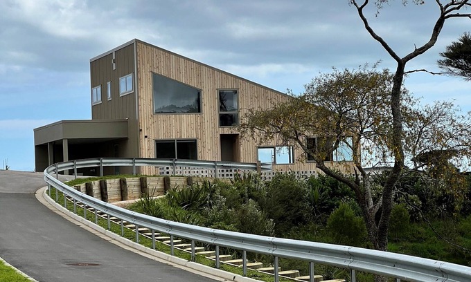 Raglan House | Raglan home
