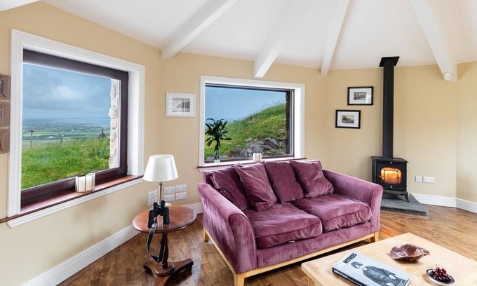 Tralee House | Railway Cottage 2 bedroom house VRBO