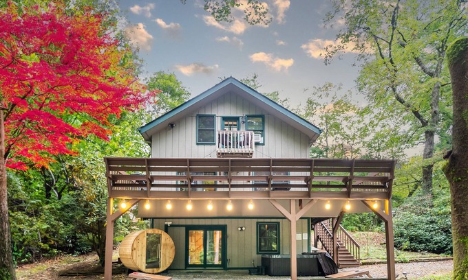 Lake Toxaway House | Rainbow Falls Cabin - Sauna - Hot Tub - Foosball