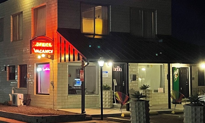 Greeley Hotel | Rainbow Motel
