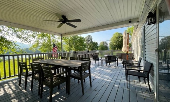 South Pittsburg House | Rainbows End River Lodge