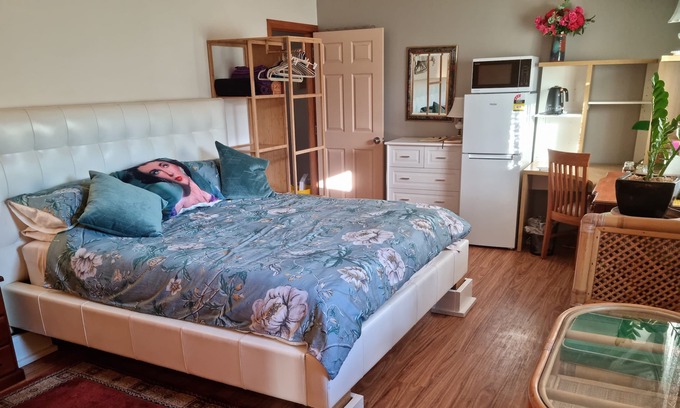 Maryborough House | Rainforest Retreat Green Room
