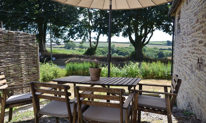 Holsworthy House | Raleigh Barn - Detached Grade II Listed in a rural setting, two ensuite bedrooms