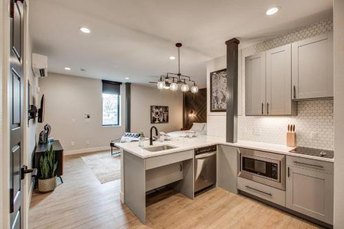 Berkeley Apartment | RALEIGH Studio with Full Kitchen