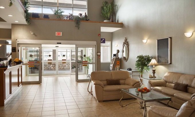 Clairmont Hotel | Ramada by Wyndham Clairmont/Grande Prairie