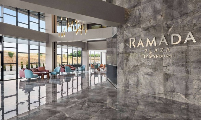 Batman Hotel | Ramada Plaza By Wyndham Batman