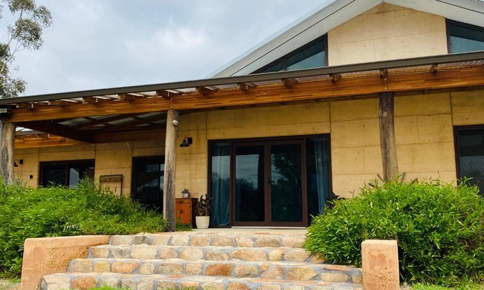 Wagin House | Rammed Earth Retreat