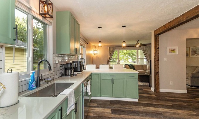 Mentor House | Ranch, Bocce Court, King Bed, Central Location