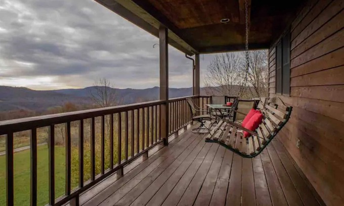 Dryfork House | Ranch Home w/Rolling Hill Views & Hot Tub