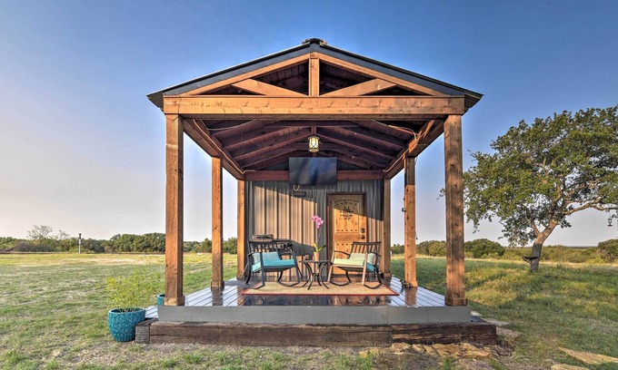May Cabin | Ranch Living in May ~ 10 Mi to Lake Brownwood!