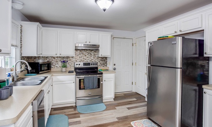 Rochester House | ♨️ Ranch W/Hot Tub~ by Arprt/Dtwn/UofR/RIT W/AC