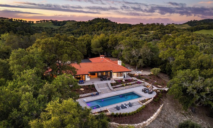 Adelaida Villa | Rancho Robles by AvantStay | ☀️🍷 Vineyard Villa w/Views, Pool & Privacy