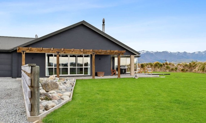 Twizel House | RangeView Retreat, Twizel.