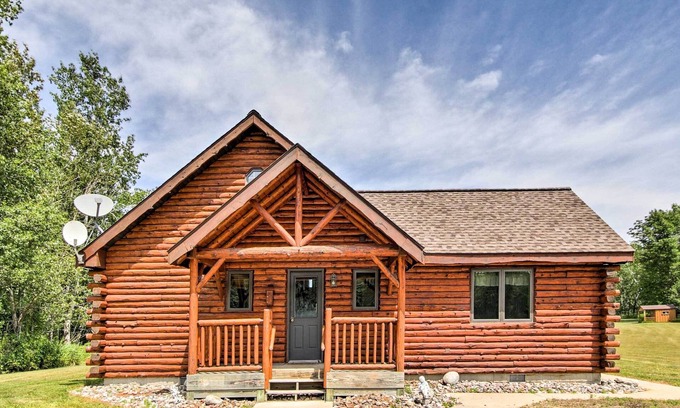 Rapid River Cabin | Rapid River Log Cabin w/Loft on 160 Scenic Acres