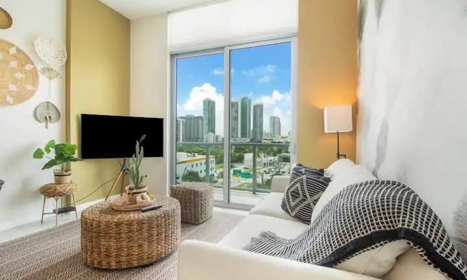 Northeast Miami Condo | Rare Find! Boho 1Bdrm Condo - Miami Design Dist