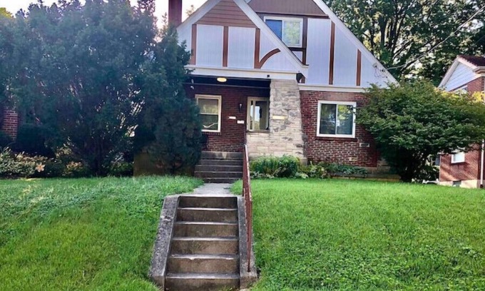 West Price Hill House | Rare Find Cozy Apartment Close to Downtownn