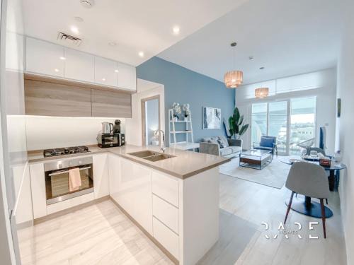 Dubai Marina Apartment | Rare Holiday Homes - Near Madame Tussauds - Dubai Marina - Studio One - R209