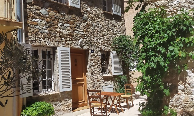 Old Town House | Rare in the heart of Saint Tropez a village house