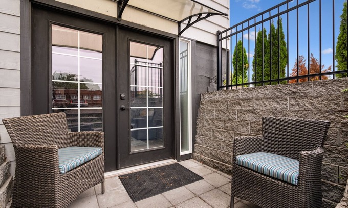 Camas Apartment | Rare Redesign Cozy & Clean Space , Quaint local DT location
