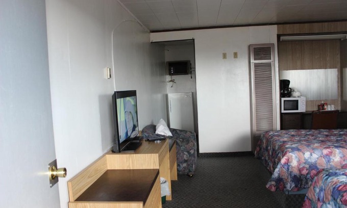 Youngstown Hotel | Raval Paradise Motel and RV Park