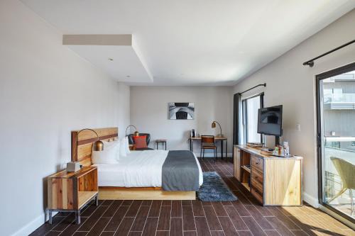 Hunters Point Hotel | Ravel Hotel Trademark Collection by Wyndham