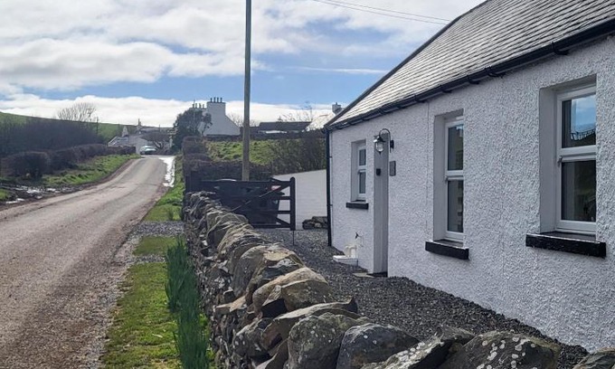 Damnaglaur House | RAWSON COTTAGE LOVELY 2 BEDROOM SEMI RURAL