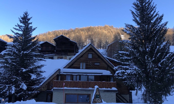 Saint-Veran Ski Chalet | RDC Chalet facing the ski slopes, cross-country skiing, private parking l