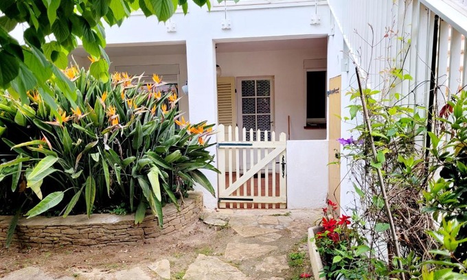 Le Brusc House | RDC de Villa de 35 m2 - 400 m Plage