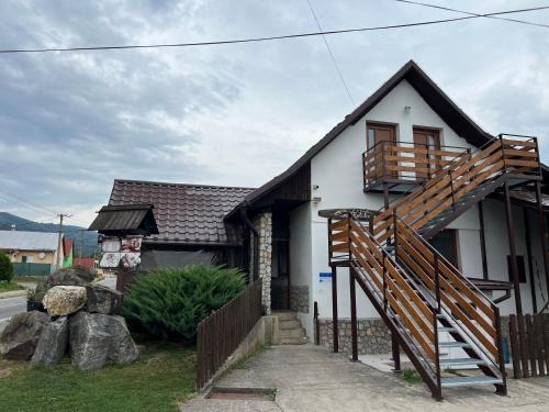 Hnusta House | Reštaurácia Koliba