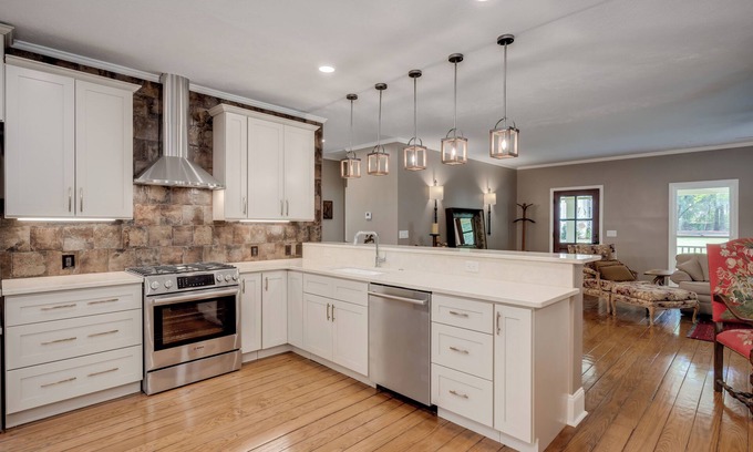 Aiken House | Ready for the Masters! Charming 3-bedroom house with AC, WiFi in welcoming Aiken