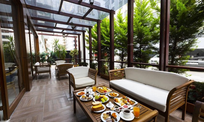 Yomra Hotel | Real King Suit Otel
