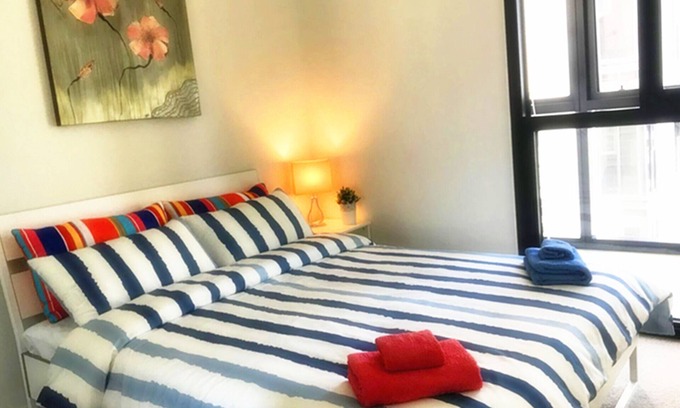Melbourne Central Business District Apartment | Rebecca's Place in Melbourne CBD with FREE Parking