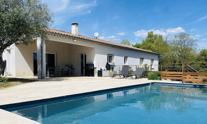 Labeaume House | Recent villa near Labeaume river
