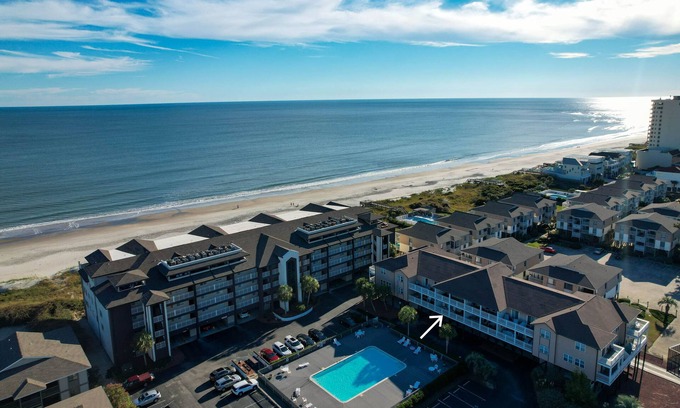 Ash Condo | Recently Renovated Spacious 6 Bedroom Condo, Just Steps From The Ocean