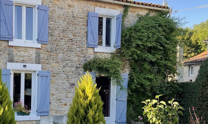 Saint-Valerien Cottage | Recently renovated cottage in the quiet village of St Valerien