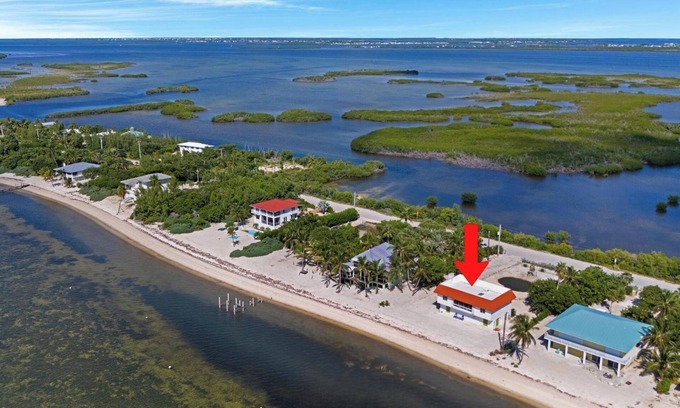 Long Beach Estates House | Recently renovated oceanfront home in Big Pine