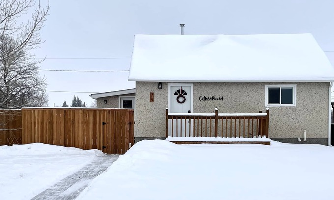Maple Creek House | Reconnect with loved ones and good friends in GatherRound Guesthouse!