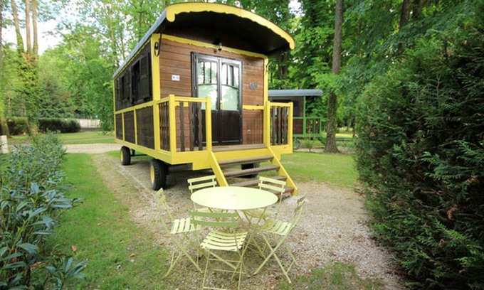 Bar-sur-Aube RV Rental | Recreational vehicle (RV) ∙ 1 bedroom ∙ 3 guests