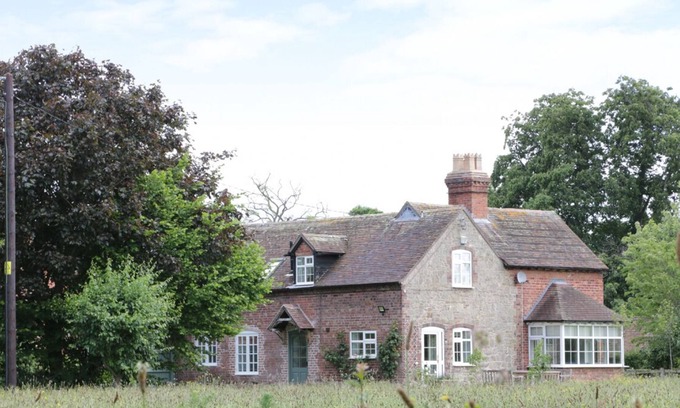 Pitchford Cottage | RECTORY COTTAGE, family friendly, with open fire in Shrewsbury