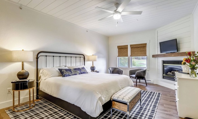 Swanton House | Red Barn Inn Room 6: Lake Access, Par3 Golf, Fish