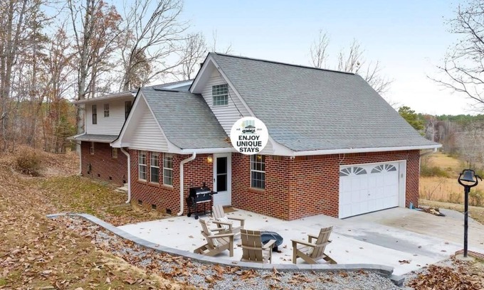 Graysville House | Red Clay Farmhouse! T