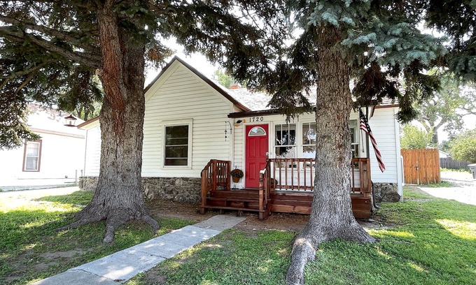 Cody House | Red Door Retreat- great location close to downtown Cody, pet friendly