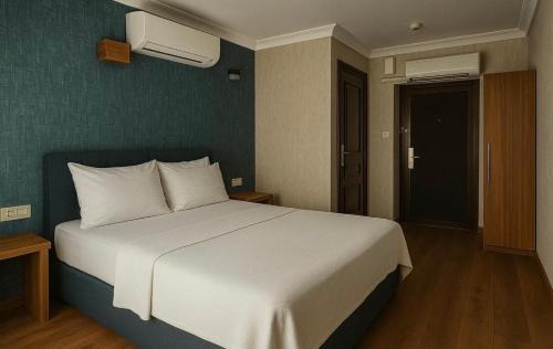 Karsiyaka Hotel | Red Green