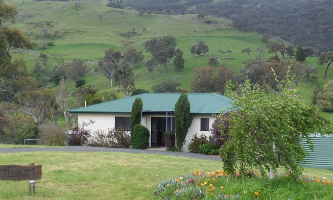 Little River Cottage | Red Gum Pet Friendly Cottage