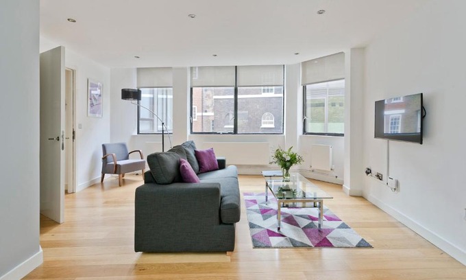 Castle Baynard Apartment | Red Lion Court by City2Stay